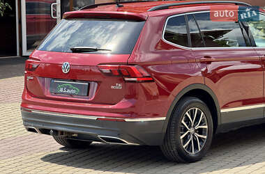 Внедорожник / Кроссовер Volkswagen Tiguan 2017 в 
