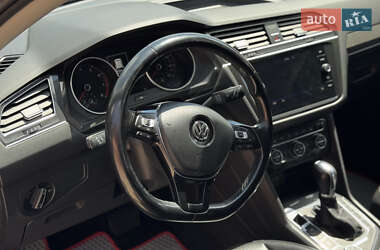 Внедорожник / Кроссовер Volkswagen Tiguan 2017 в 