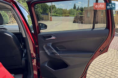 Внедорожник / Кроссовер Volkswagen Tiguan 2017 в 
