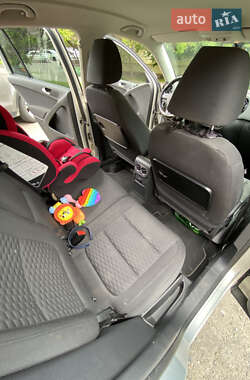 Внедорожник / Кроссовер Volkswagen Tiguan 2011 в 
