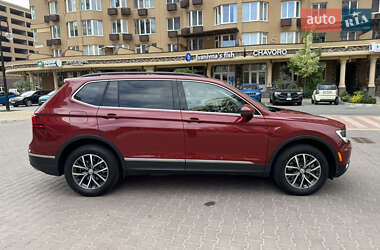 Внедорожник / Кроссовер Volkswagen Tiguan 2019 в 