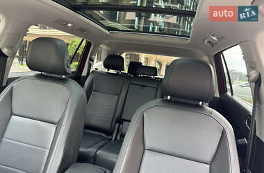 Внедорожник / Кроссовер Volkswagen Tiguan 2019 в 