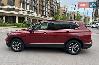 Внедорожник / Кроссовер Volkswagen Tiguan 2019 в 