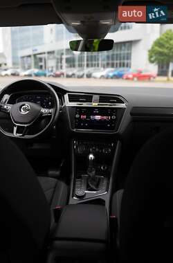 Внедорожник / Кроссовер Volkswagen Tiguan 2019 в 