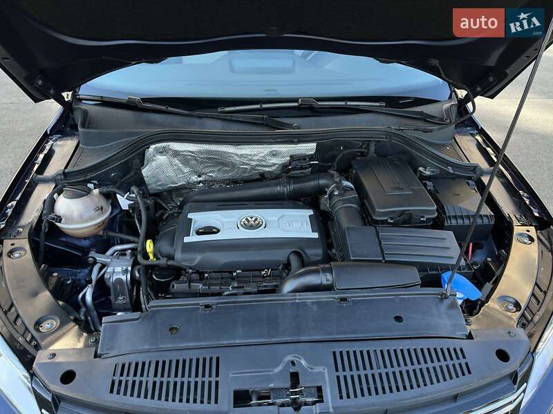Позашляховик / Кросовер Volkswagen Tiguan 2015 в Чернігові
