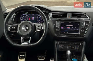 Внедорожник / Кроссовер Volkswagen Tiguan 2017 в 