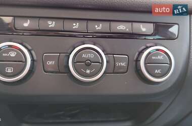 Позашляховик / Кросовер Volkswagen Tiguan 2014 в 