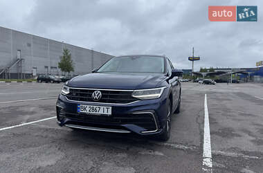 Внедорожник / Кроссовер Volkswagen Tiguan 2022 в 