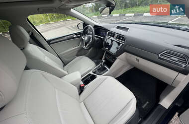 Внедорожник / Кроссовер Volkswagen Tiguan 2022 в 