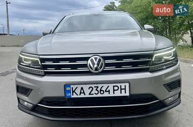 Внедорожник / Кроссовер Volkswagen Tiguan 2019 в 