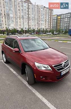 Позашляховик / Кросовер Volkswagen Tiguan 2011 в 