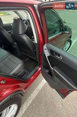 Позашляховик / Кросовер Volkswagen Tiguan 2011 в 