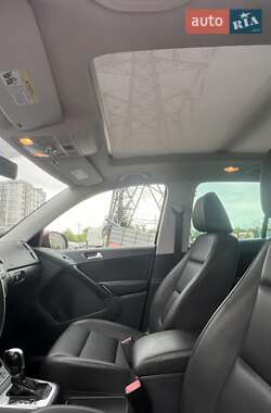 Позашляховик / Кросовер Volkswagen Tiguan 2011 в 