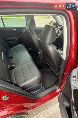 Позашляховик / Кросовер Volkswagen Tiguan 2011 в 