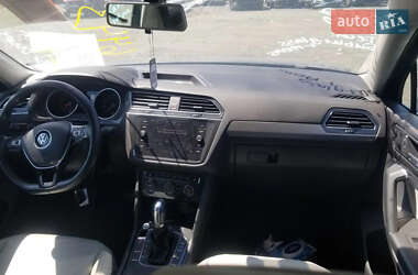 Внедорожник / Кроссовер Volkswagen Tiguan 2017 в 