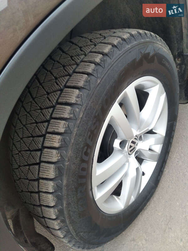 Внедорожник / Кроссовер Volkswagen Tiguan 2012 в Ровно