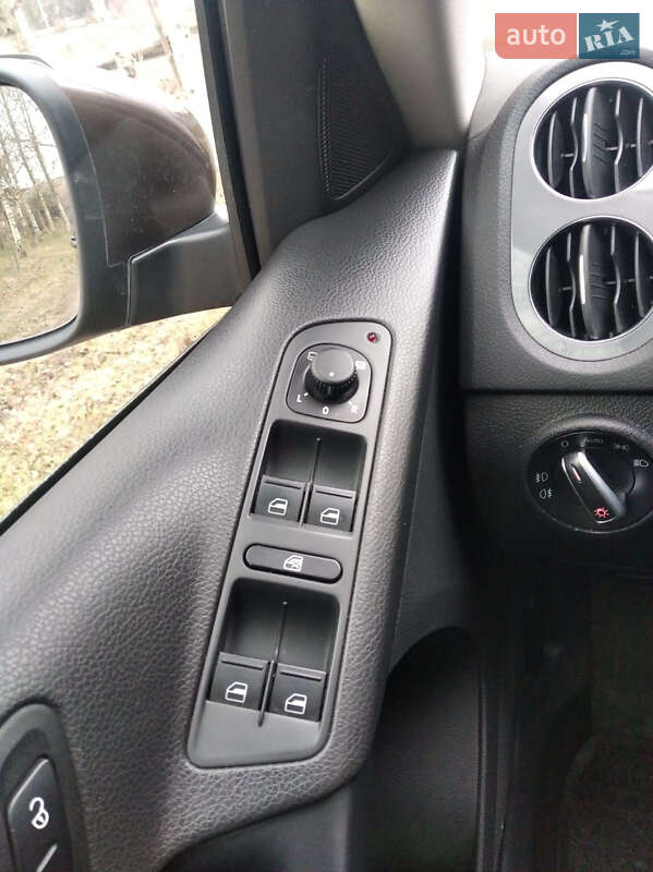Внедорожник / Кроссовер Volkswagen Tiguan 2012 в Ровно