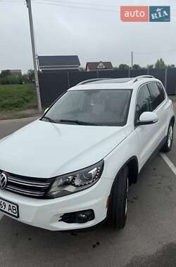 Позашляховик / Кросовер Volkswagen Tiguan 2015 в Києві