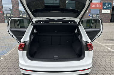 Внедорожник / Кроссовер Volkswagen Tiguan 2020 в 