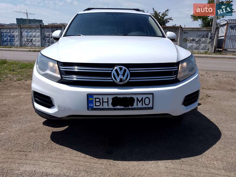 Внедорожник / Кроссовер Volkswagen Tiguan 2016 в 