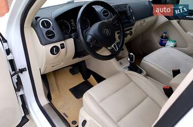 Внедорожник / Кроссовер Volkswagen Tiguan 2016 в 