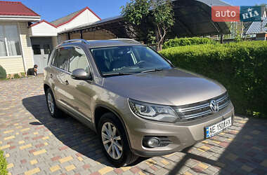 Внедорожник / Кроссовер Volkswagen Tiguan 2015 в 