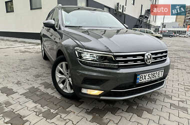 Внедорожник / Кроссовер Volkswagen Tiguan 2016 в Хмельницком