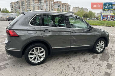 Внедорожник / Кроссовер Volkswagen Tiguan 2016 в 