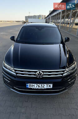 Внедорожник / Кроссовер Volkswagen Tiguan 2019 в 