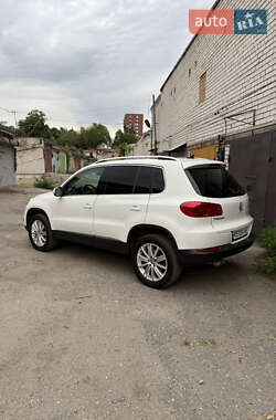 Позашляховик / Кросовер Volkswagen Tiguan 2015 в 