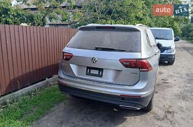 Внедорожник / Кроссовер Volkswagen Tiguan 2021 в 