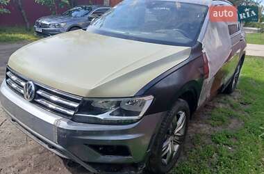 Внедорожник / Кроссовер Volkswagen Tiguan 2021 в 