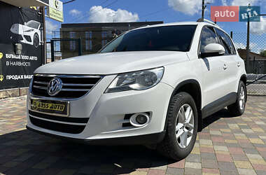 Внедорожник / Кроссовер Volkswagen Tiguan 2011 в 