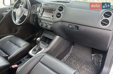 Позашляховик / Кросовер Volkswagen Tiguan 2013 в 