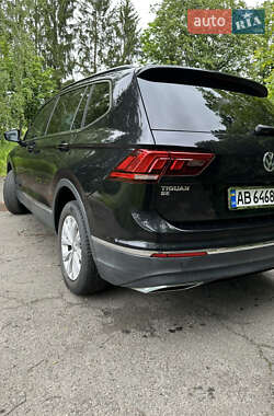 Позашляховик / Кросовер Volkswagen Tiguan 2017 в 