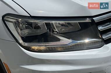 Внедорожник / Кроссовер Volkswagen Tiguan 2018 в 