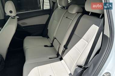 Внедорожник / Кроссовер Volkswagen Tiguan 2018 в 
