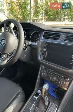 Внедорожник / Кроссовер Volkswagen Tiguan 2018 в 
