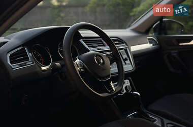 Позашляховик / Кросовер Volkswagen Tiguan 2021 в 