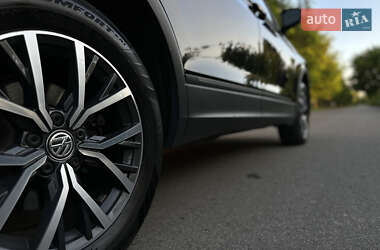 Позашляховик / Кросовер Volkswagen Tiguan 2021 в 