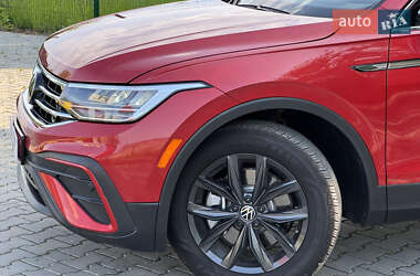 Позашляховик / Кросовер Volkswagen Tiguan 2024 в 