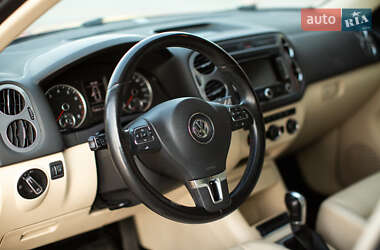 Внедорожник / Кроссовер Volkswagen Tiguan 2013 в 