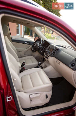 Внедорожник / Кроссовер Volkswagen Tiguan 2013 в 