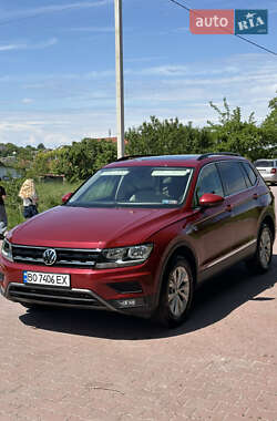 Внедорожник / Кроссовер Volkswagen Tiguan 2017 в Хмельницком