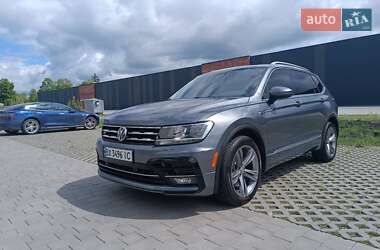 Внедорожник / Кроссовер Volkswagen Tiguan 2018 в 