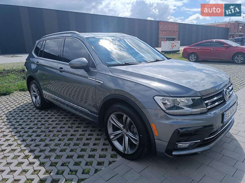 Внедорожник / Кроссовер Volkswagen Tiguan 2018 в 