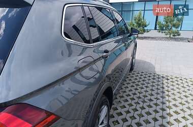 Внедорожник / Кроссовер Volkswagen Tiguan 2018 в 