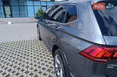 Внедорожник / Кроссовер Volkswagen Tiguan 2018 в 