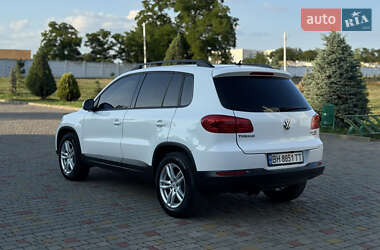 Внедорожник / Кроссовер Volkswagen Tiguan 2011 в 