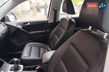 Позашляховик / Кросовер Volkswagen Tiguan 2016 в 
